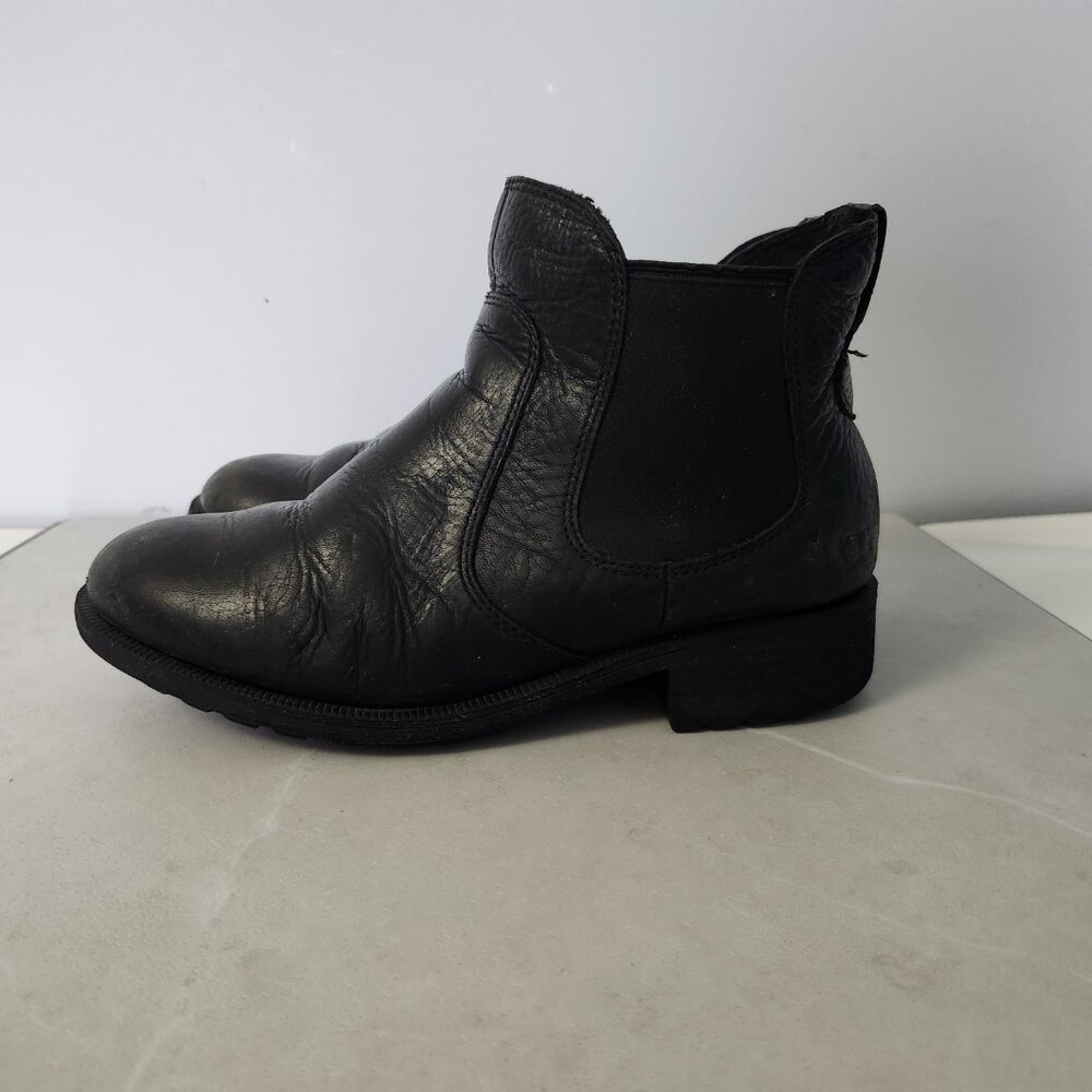 UGG | Leather Chelsea Boots
